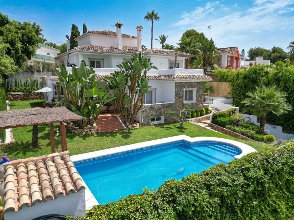 6 bedroom Villas for sale in Nueva Andalucía – R4420990 6 bedroom Villas for sale in Nueva Andalucía – R4420990