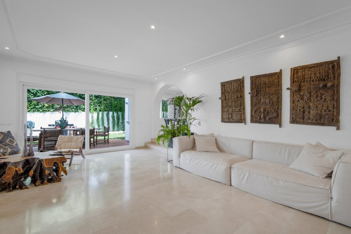 6 bedroom Villas for sale in Nueva Andalucía – R4420990 6 bedroom Villas for sale in Nueva Andalucía – R4420990