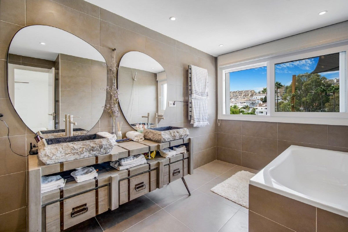 6 bedroom Villas for sale in Nueva Andalucía – R4420990 6 bedroom Villas for sale in Nueva Andalucía – R4420990