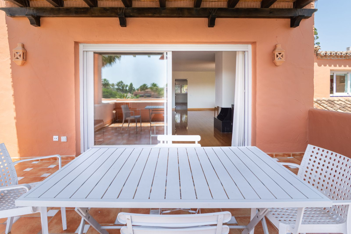 Aticos de 3 dormitorios en venta en Guadalmina Baja – R4749856 Aticos de 3 dormitorios en venta en Guadalmina Baja – R4749856