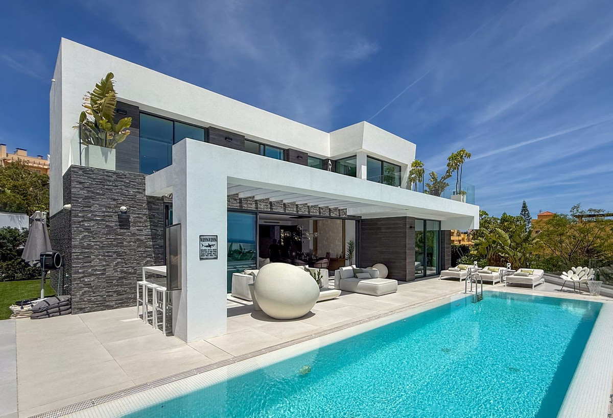 5 bedroom Villas for sale in Cabopino – R5373979 5 bedroom Villas for sale in Cabopino – R5373979
