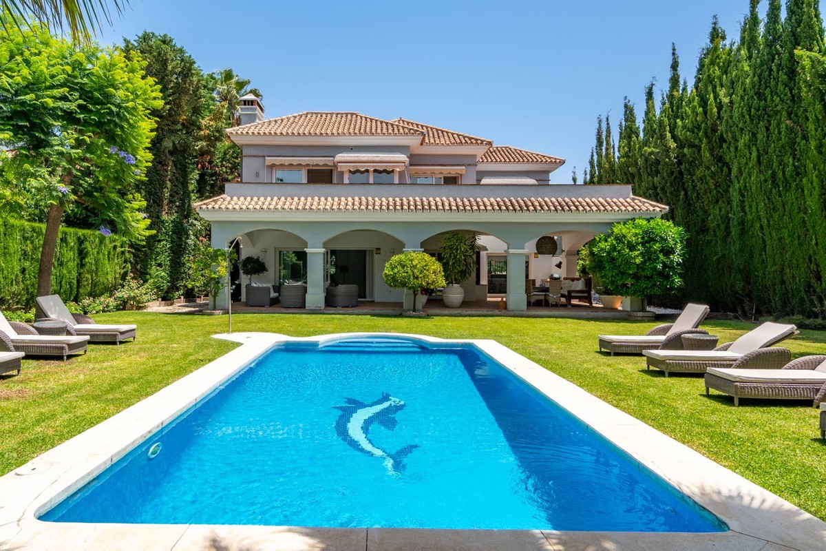 5 bedroom Villas for sale in Nueva Andaluc�a – R4944055 5 bedroom Villas for sale in Nueva Andaluc�a – R4944055