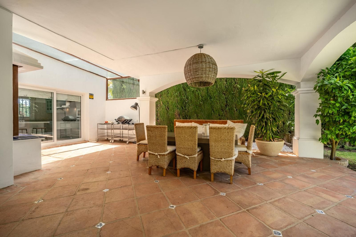 5 bedroom Villas for sale in Nueva Andaluc�a – R4944055 5 bedroom Villas for sale in Nueva Andaluc�a – R4944055