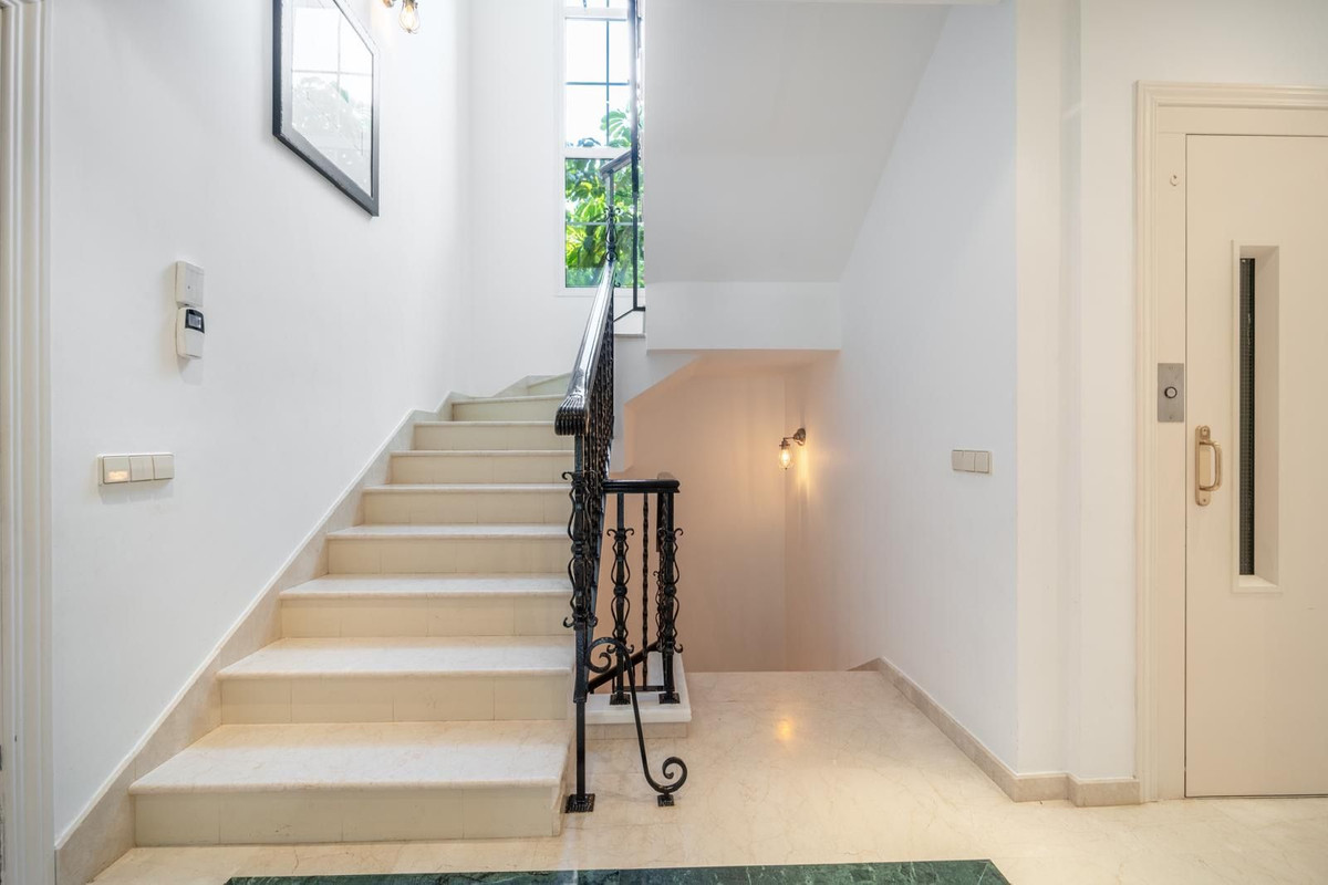 5 bedroom Villas for sale in Nueva Andaluc�a – R4944055 5 bedroom Villas for sale in Nueva Andaluc�a – R4944055