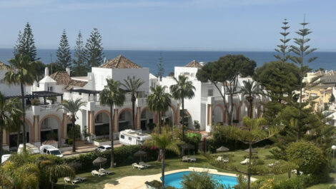 Aticos de 3 dormitorios en venta en Elviria – R5365231