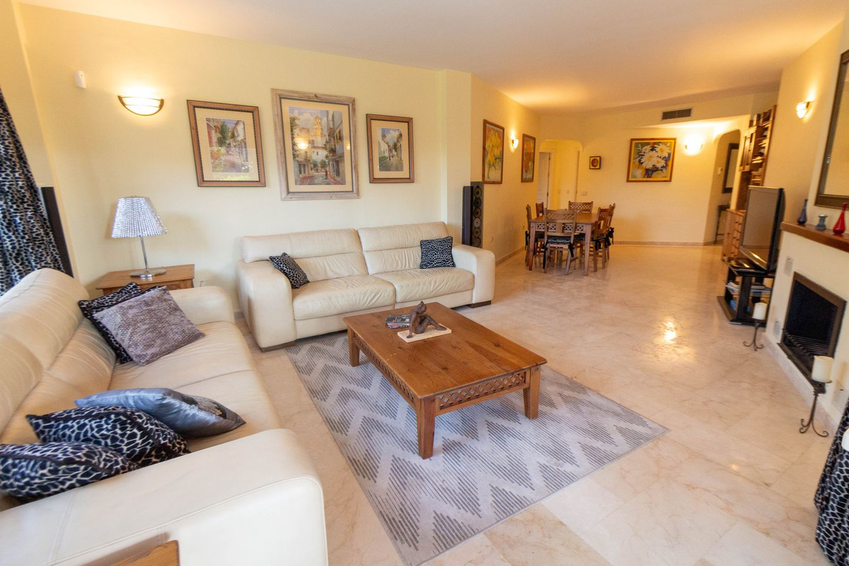 3 bedroom Apartments for sale in Elviria – R5203918 3 bedroom Apartments for sale in Elviria – R5203918