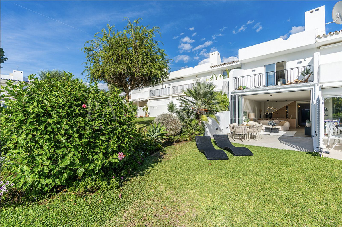 4 bedroom Townhouses for sale in Nueva Andalucía – R5389723 4 bedroom Townhouses for sale in Nueva Andalucía – R5389723