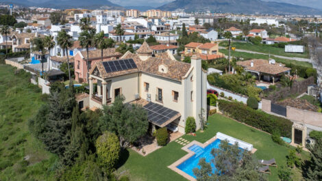Villas de 5 dormitorios en venta en San Pedro de Alcántara – R5346124