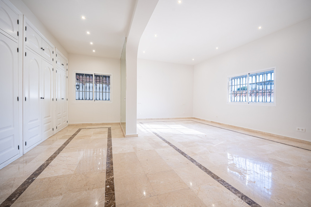 4 bedroom Villas for sale in Nueva Andalucía – R5375173 4 bedroom Villas for sale in Nueva Andalucía – R5375173