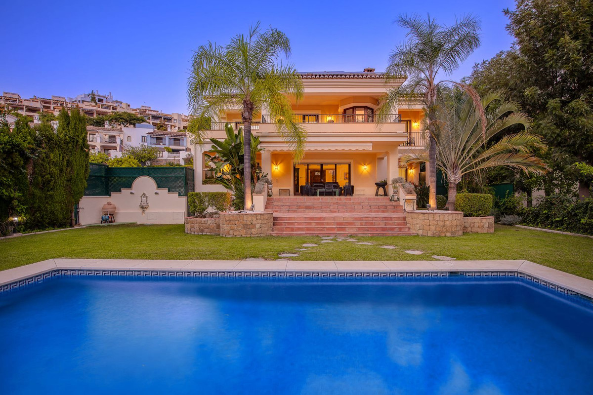 Villas de 6 dormitorios en venta en Los Arqueros – R4447306 Villas de 6 dormitorios en venta en Los Arqueros – R4447306