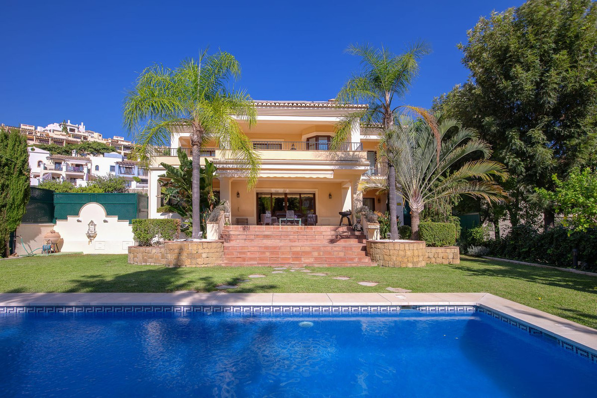 Villas de 6 dormitorios en venta en Los Arqueros – R4447306 Villas de 6 dormitorios en venta en Los Arqueros – R4447306