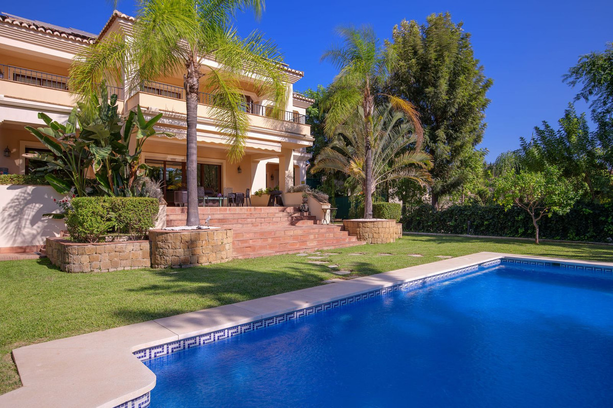 Villas de 6 dormitorios en venta en Los Arqueros – R4447306 Villas de 6 dormitorios en venta en Los Arqueros – R4447306