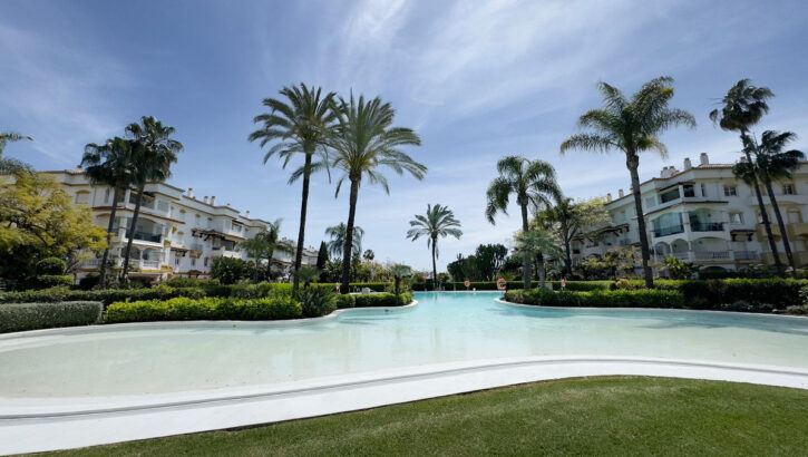 Apartamentos de 4 dormitorios en venta en Marbella – R5034214 Apartamentos de 4 dormitorios en venta en Marbella – R5034214 en