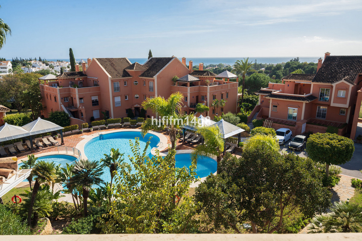 3 bedroom Apartments for sale in Nueva Andalucía – R5300596