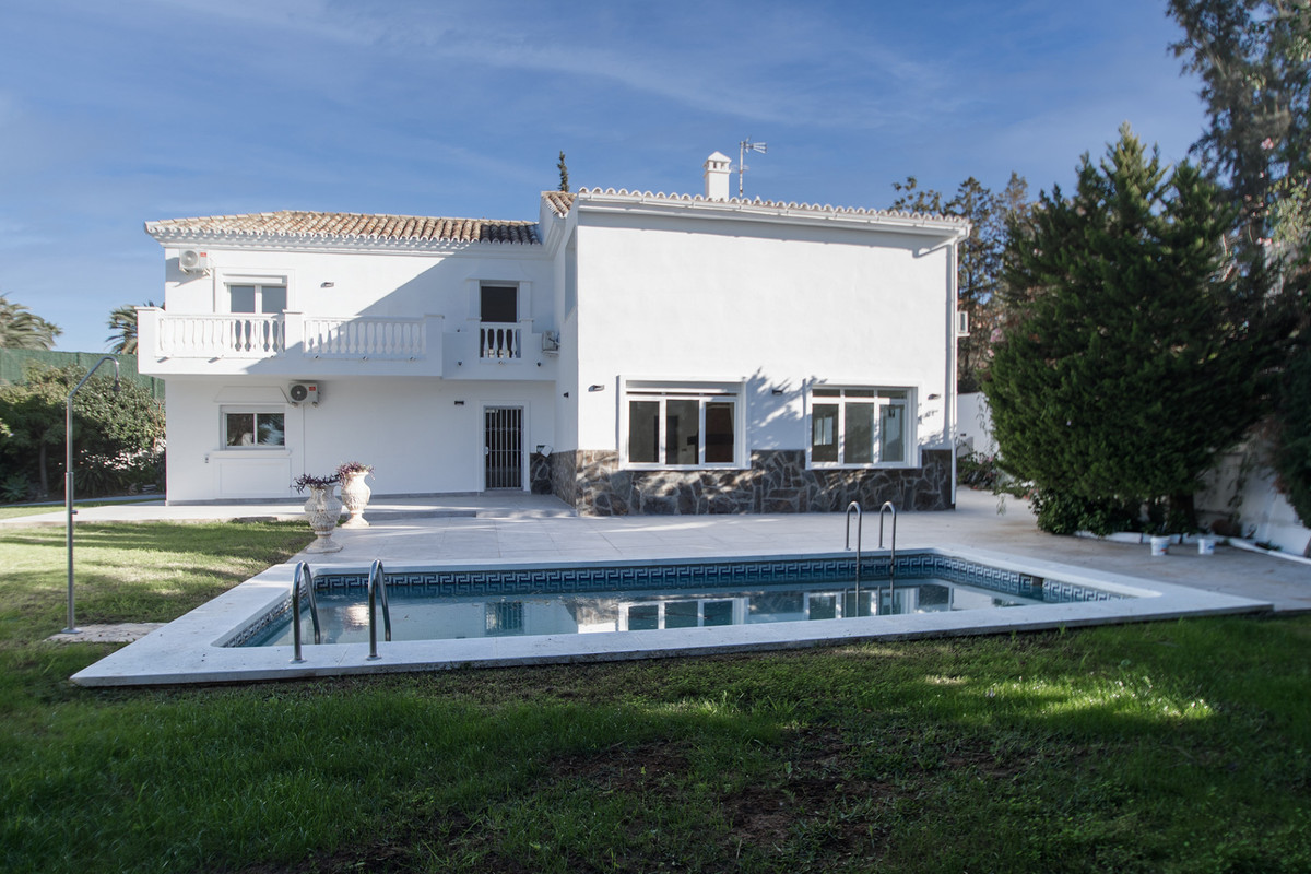 Villas de 4 dormitorios en venta en Nueva Andalucía – R5374195 Villas de 4 dormitorios en venta en Nueva Andalucía – R5374195
