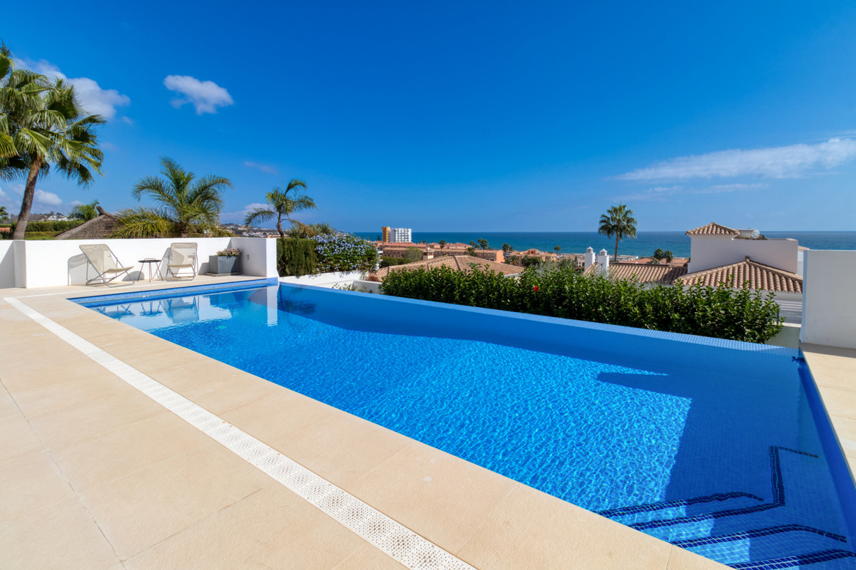 4 bedroom Villas for sale in La Cala de Mijas – R5325463 4 bedroom Villas for sale in La Cala de Mijas – R5325463
