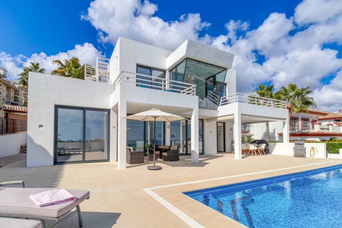 4 bedroom Villas for sale in La Cala de Mijas – R5325463 4 bedroom Villas for sale in La Cala de Mijas – R5325463