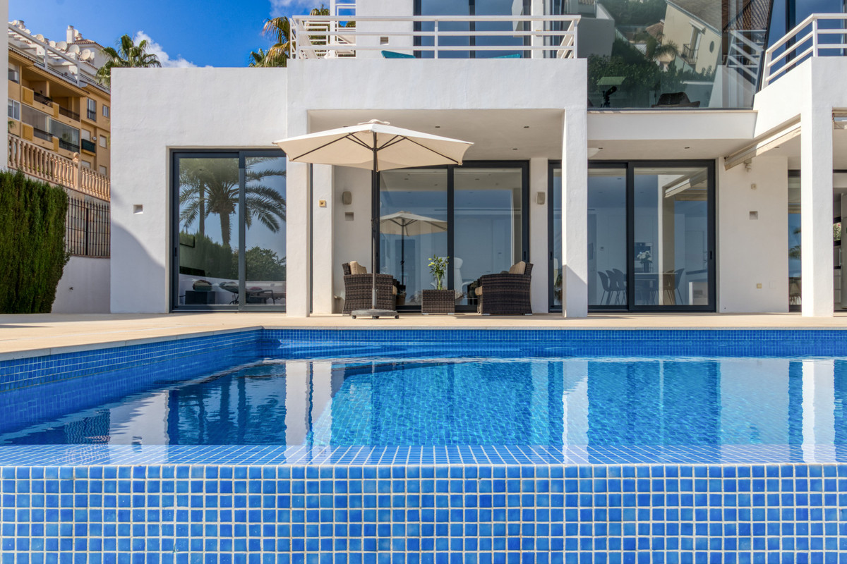 4 bedroom Villas for sale in La Cala de Mijas – R5325463 4 bedroom Villas for sale in La Cala de Mijas – R5325463
