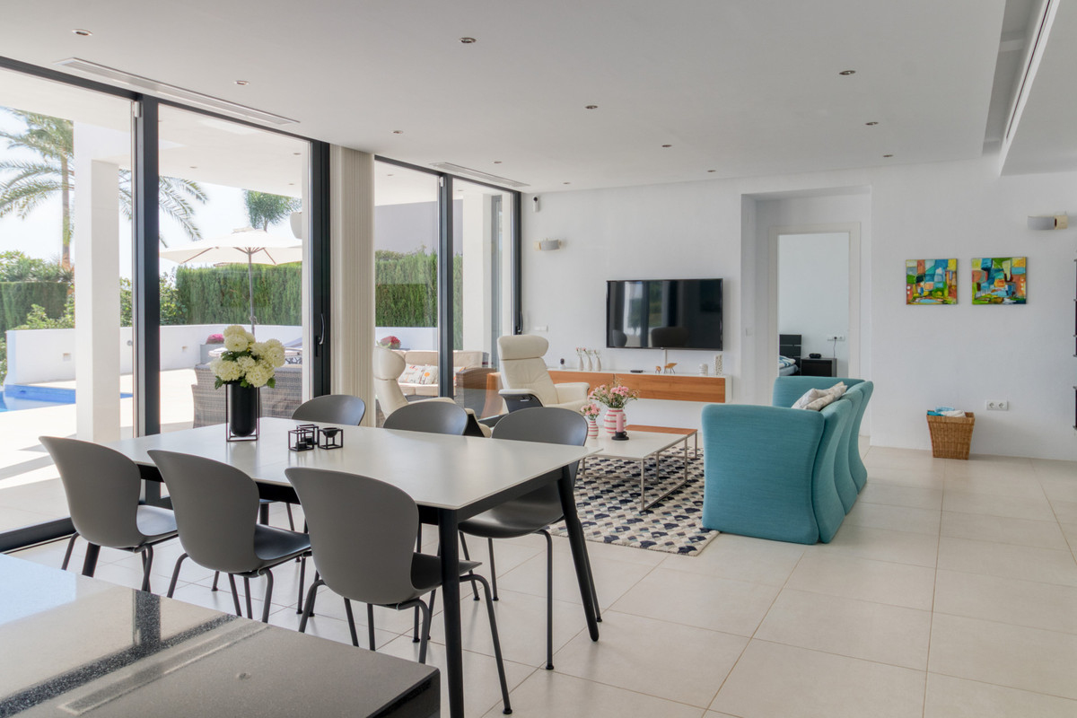 4 bedroom Villas for sale in La Cala de Mijas – R5325463 4 bedroom Villas for sale in La Cala de Mijas – R5325463