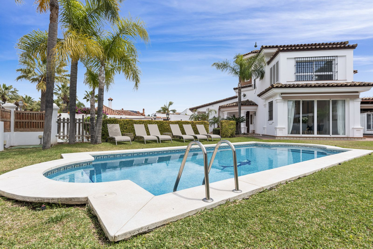 Villas de 5 dormitorios en venta en Las Chapas – R5249194 Villas de 5 dormitorios en venta en Las Chapas – R5249194
