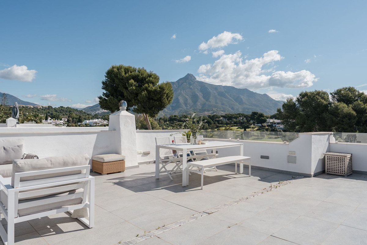 Aticos de 2 dormitorios en venta en Nueva Andalucía – R5373757 Aticos de 2 dormitorios en venta en Nueva Andalucía – R5373757