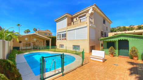 6 bedroom Villas for sale in Marbella – R4269787
