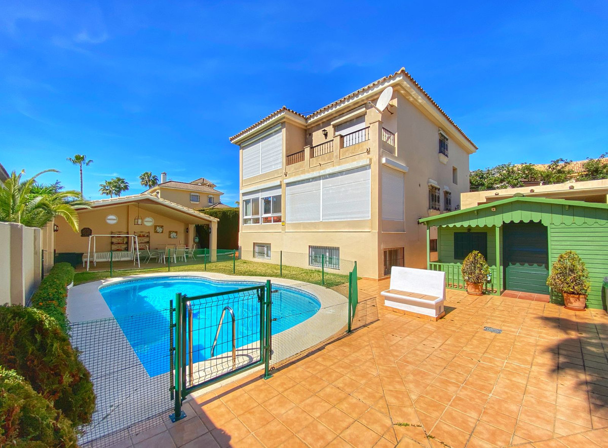 6 bedroom Villas for sale in Marbella – R4269787 6 bedroom Villas for sale in Marbella – R4269787