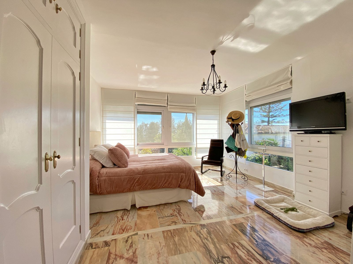 6 bedroom Villas for sale in Marbella – R4269787 6 bedroom Villas for sale in Marbella – R4269787