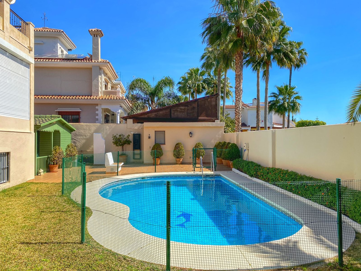 6 bedroom Villas for sale in Marbella – R4269787 6 bedroom Villas for sale in Marbella – R4269787
