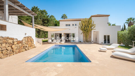 5 bedroom Villas for sale in Nueva Andalucía – R4152514