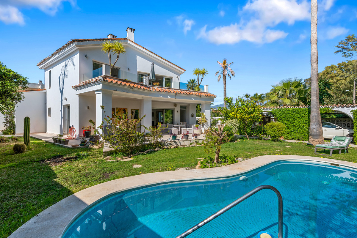 Villas de 5 dormitorios en venta en San Pedro de Alcántara – R5348251 Villas de 5 dormitorios en venta en San Pedro de Alcántara – R5348251