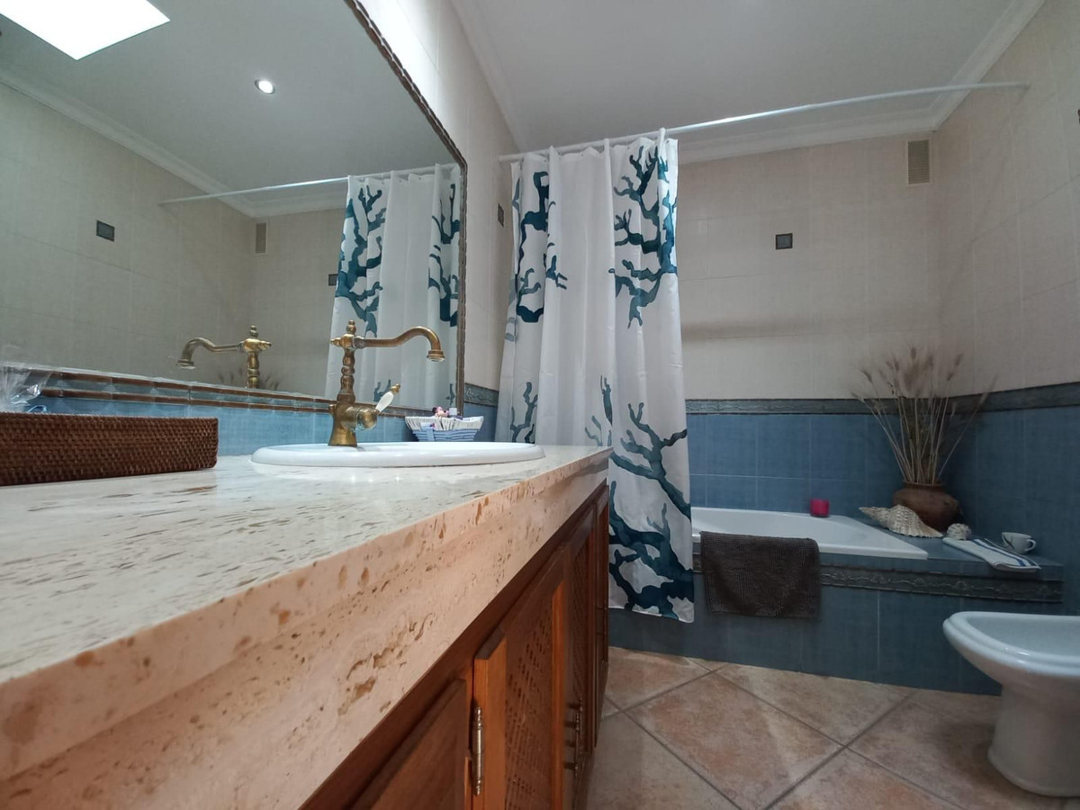 Pareados de 5 dormitorios en venta en San Pedro de Alcántara – R5107402 Pareados de 5 dormitorios en venta en San Pedro de Alcántara – R5107402