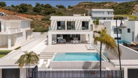 5 bedroom Villas for sale in La Cala de Mijas – R5394160