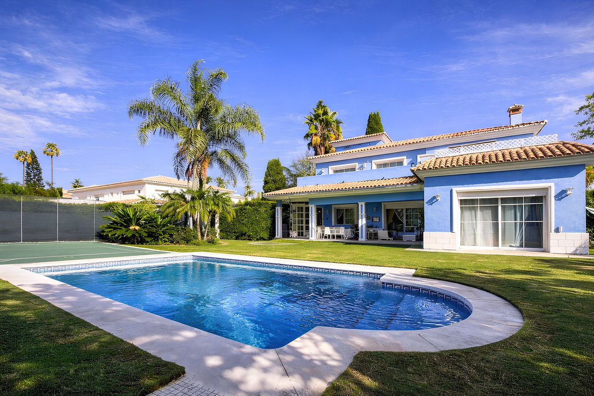 5 bedroom Villas for sale in Guadalmina Baja – R5110717 5 bedroom Villas for sale in Guadalmina Baja – R5110717