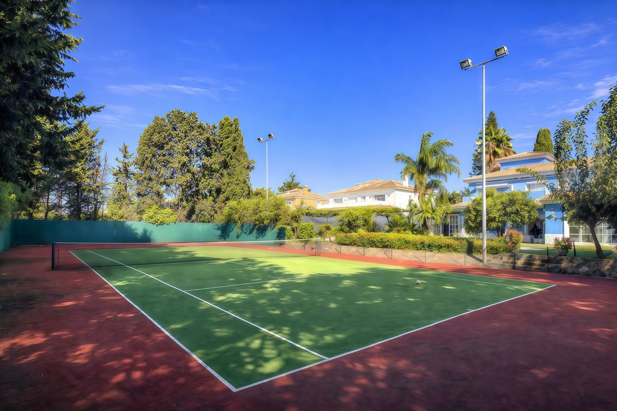 5 bedroom Villas for sale in Guadalmina Baja – R5110717 5 bedroom Villas for sale in Guadalmina Baja – R5110717