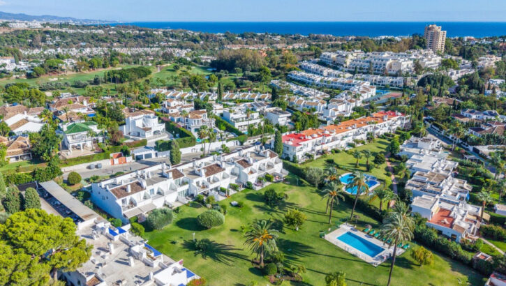 Adosados de 4 dormitorios en venta en Nueva Andaluc�a – R5370304 Adosados de 4 dormitorios en venta en Nueva Andaluc�a – R5370304 en