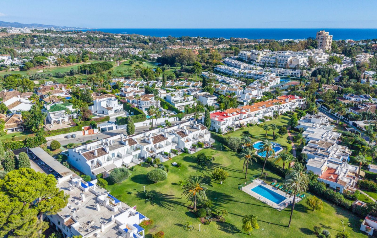 4 bedroom Townhouses for sale in Nueva Andaluc�a – R5370304 4 bedroom Townhouses for sale in Nueva Andaluc�a – R5370304