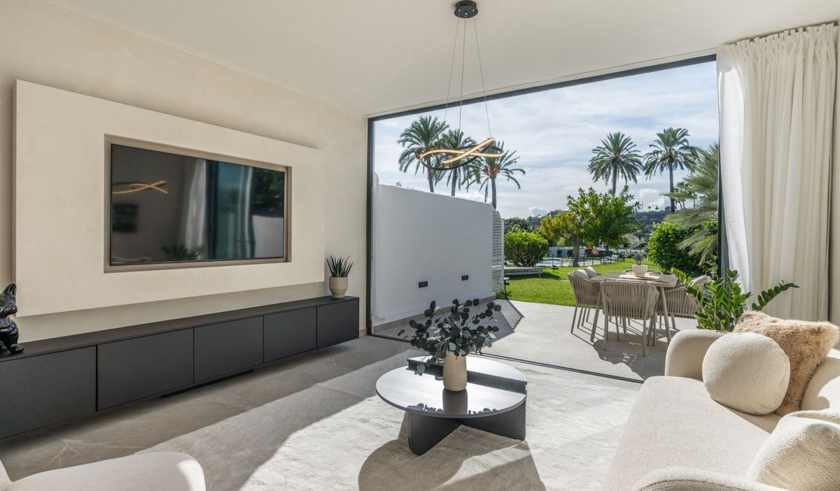 4 bedroom Townhouses for sale in Nueva Andaluc�a – R5370304 4 bedroom Townhouses for sale in Nueva Andaluc�a – R5370304