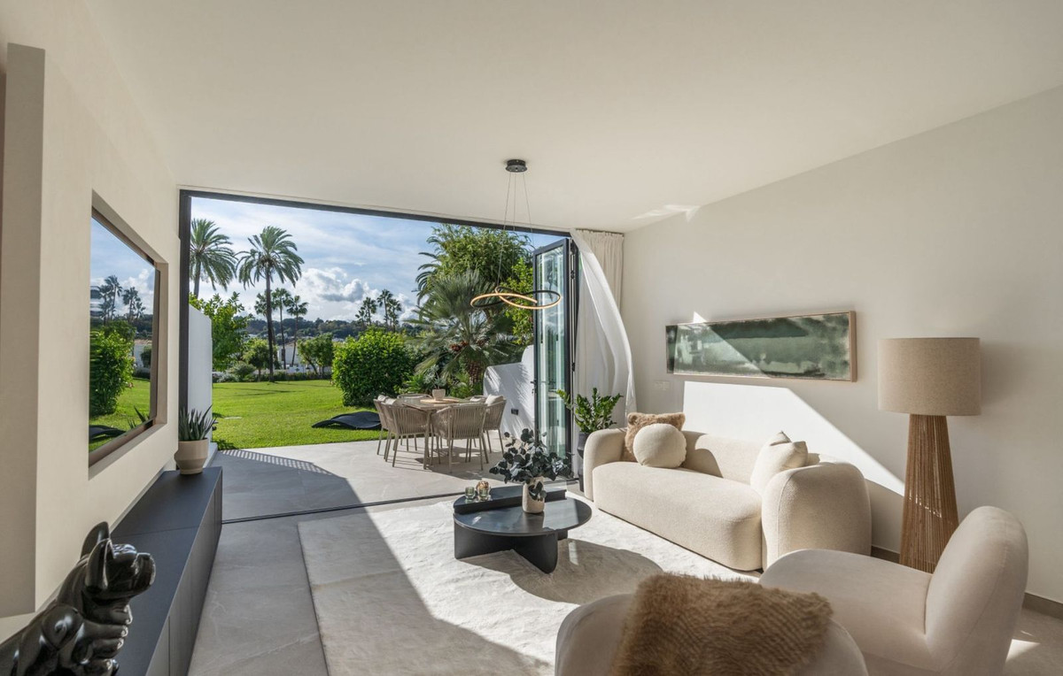 4 bedroom Townhouses for sale in Nueva Andaluc�a – R5370304 4 bedroom Townhouses for sale in Nueva Andaluc�a – R5370304