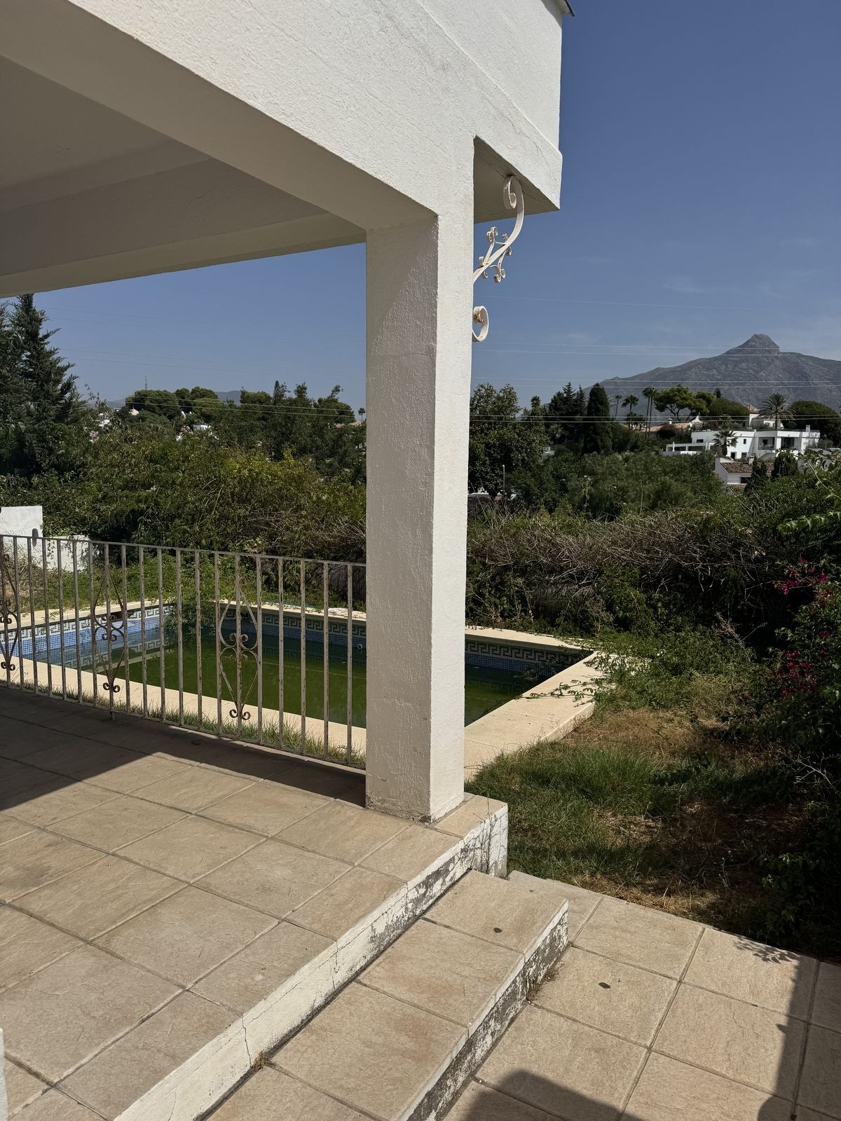 Villas de 6 dormitorios en venta en Nueva Andalucía – R5150923 Villas de 6 dormitorios en venta en Nueva Andalucía – R5150923