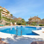 2 bedroom Apartments for sale in Elviria Hills – R4991629