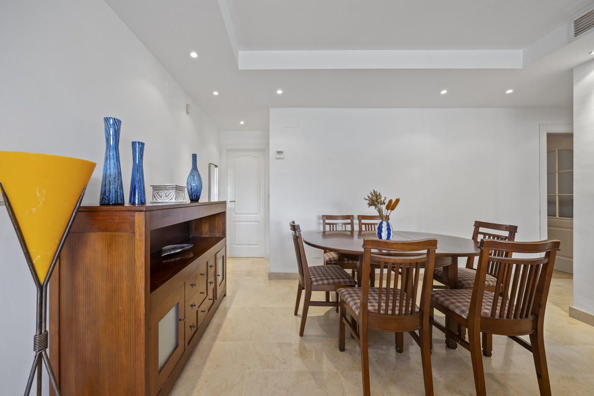Apartamentos de 4 dormitorios en venta en Marbella – R5018800 Apartamentos de 4 dormitorios en venta en Marbella – R5018800