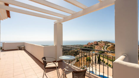 2 bedroom Penthouses for sale in Calahonda – R5188114