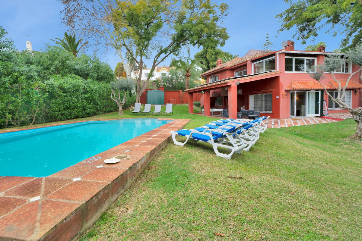 Villas de 5 dormitorios en venta en Elviria – R4649023 Villas de 5 dormitorios en venta en Elviria – R4649023