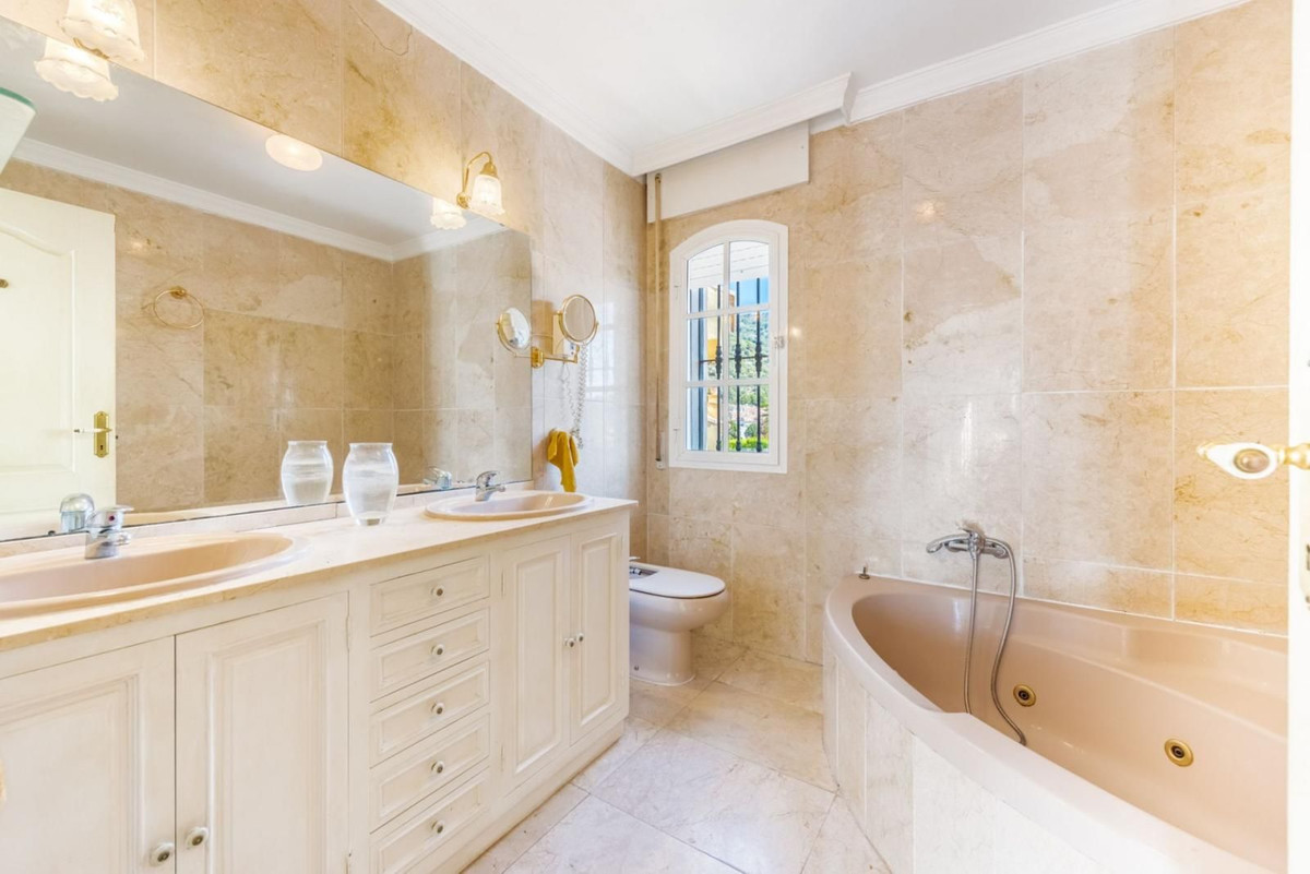8 bedroom Villas for sale in Marbella – R5181184 8 bedroom Villas for sale in Marbella – R5181184
