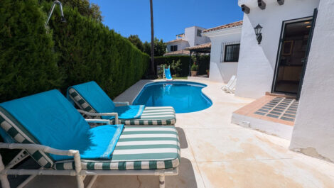 Pareados de 4 dormitorios en venta en San Pedro de Alcántara – R5152978