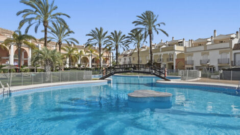 Adosados de 3 dormitorios en venta en Bahía de Marbella – R5078884 Adosados de 3 dormitorios en venta en Bahía de Marbella – R5078884