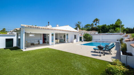 Villas de 3 dormitorios en venta en San Pedro de Alcántara – R5292133