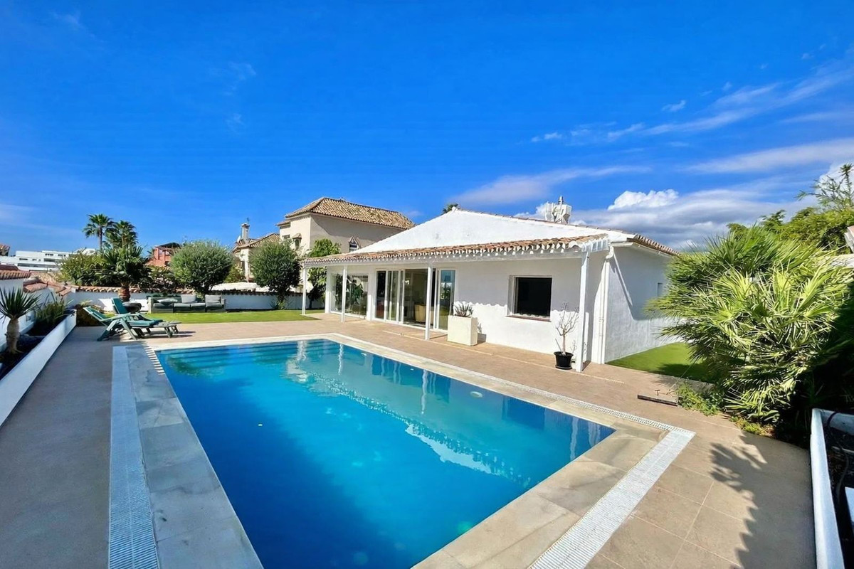 Villas de 3 dormitorios en venta en San Pedro de Alcántara – R5292133 Villas de 3 dormitorios en venta en San Pedro de Alcántara – R5292133