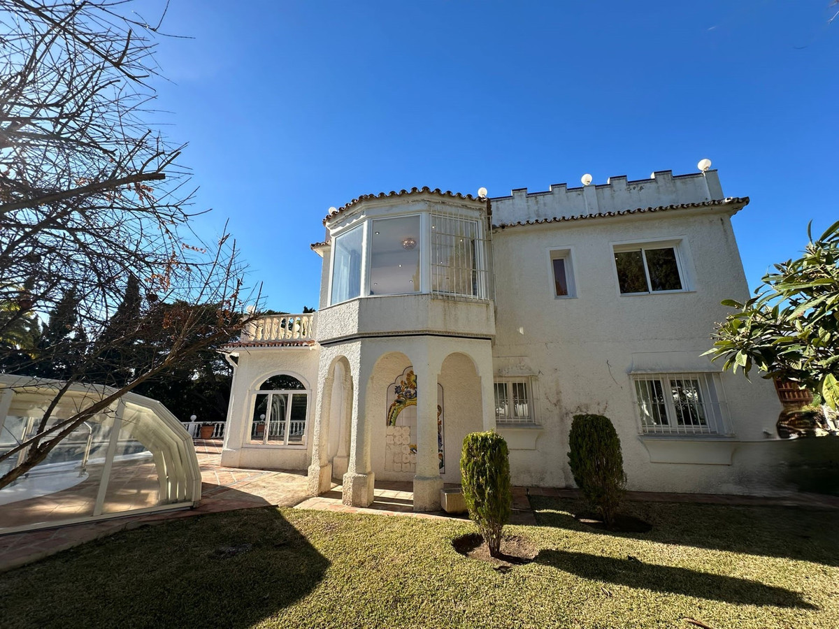 5 bedroom Villas for sale in Marbesa – R5304679 5 bedroom Villas for sale in Marbesa – R5304679